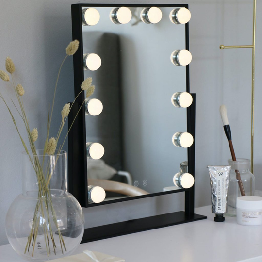 Beautiful makeup mirror (Musta)