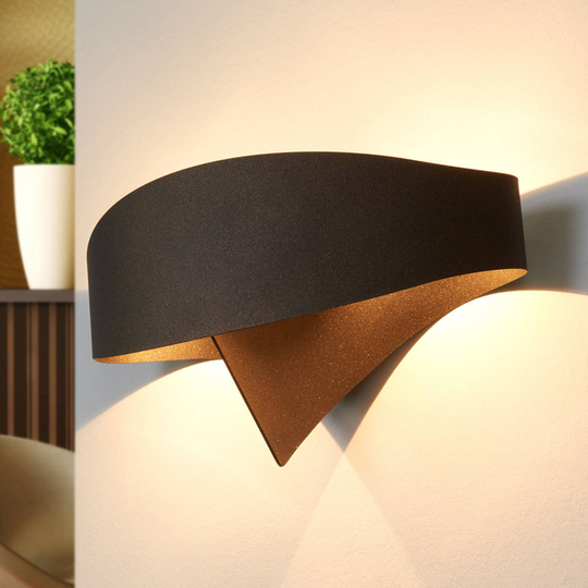 Pronssinen designer-seinävalaisin Scudo
