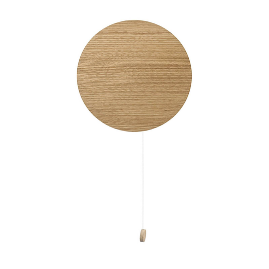 Minimal-seinävalaisin tammipuuta