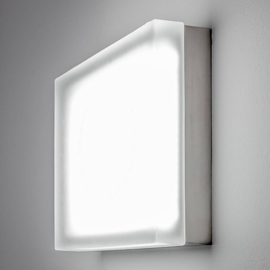 Moderni LED-seinävalaisin Briq 02L, perusvalk.