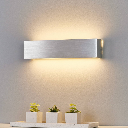 Alumiininvärinen LED-seinävalaisin Ranik