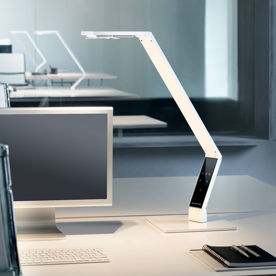 Luctra Table Linear LED-pöytälamppu valkoinen