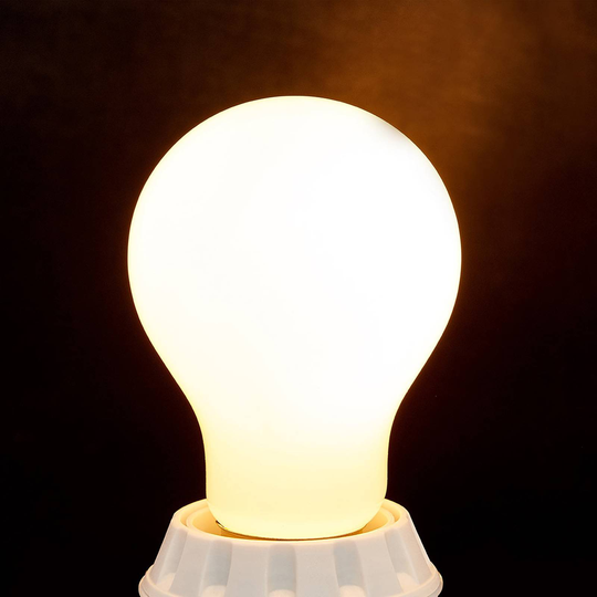 E27-LED-lamppu 7W, 806 lm, 2 700 K, opaali