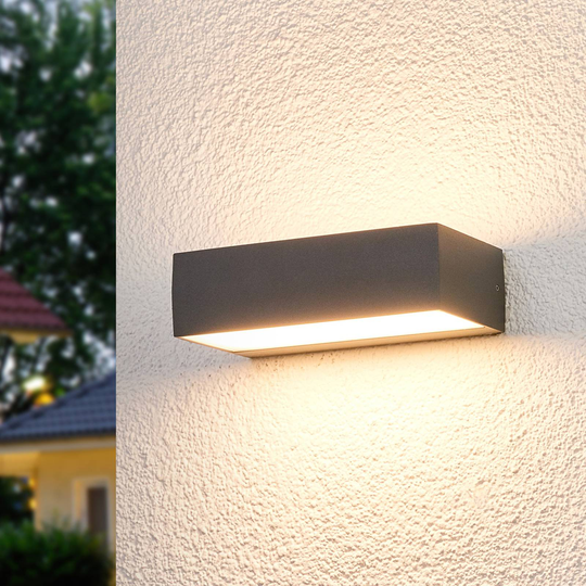 Lissi – kulmikas LED-ukoseinävalaisin